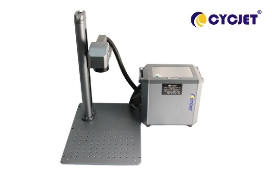 Kamyon lastiklerine QR kodları kazmak için taşınabilir lazer işaretleme makinesi